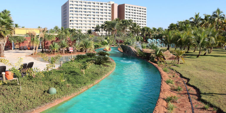 Benefícios das águas termais em Olímpia, com águas quentes naturais que ajudam no relaxamento, no bem-estar e no cuidado com a saúde.